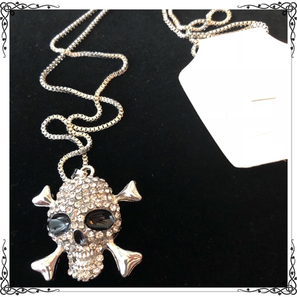 Skull & Cross Bones Necklace ☠️☠️☠️ - Picture 2 of 2